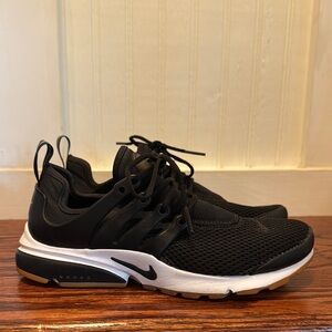 Nike Women's Black Athletic Shoes